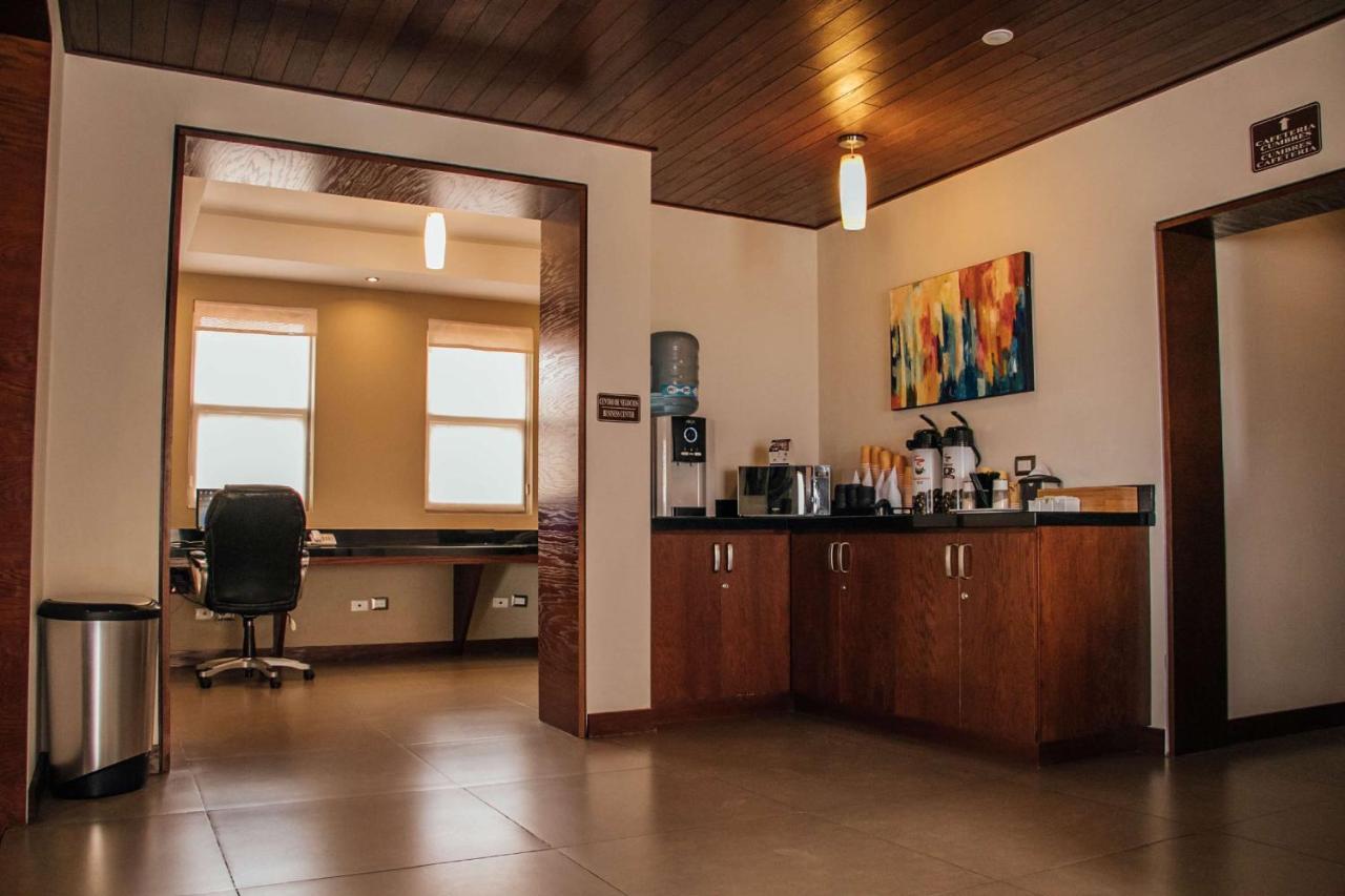 Best Western Cumbres Inn Cd. Cuauhtemoc エクステリア 写真