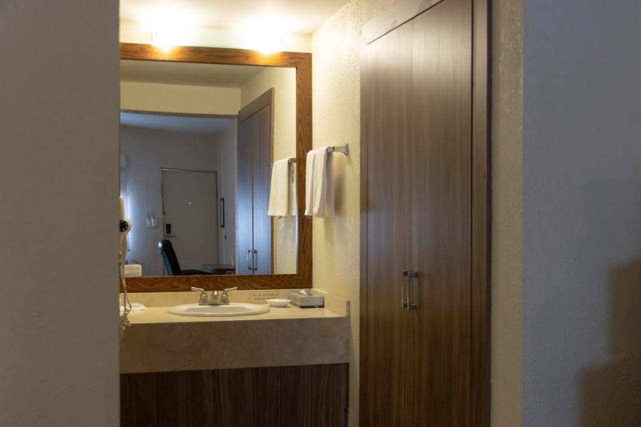 Best Western Cumbres Inn Cd. Cuauhtemoc エクステリア 写真